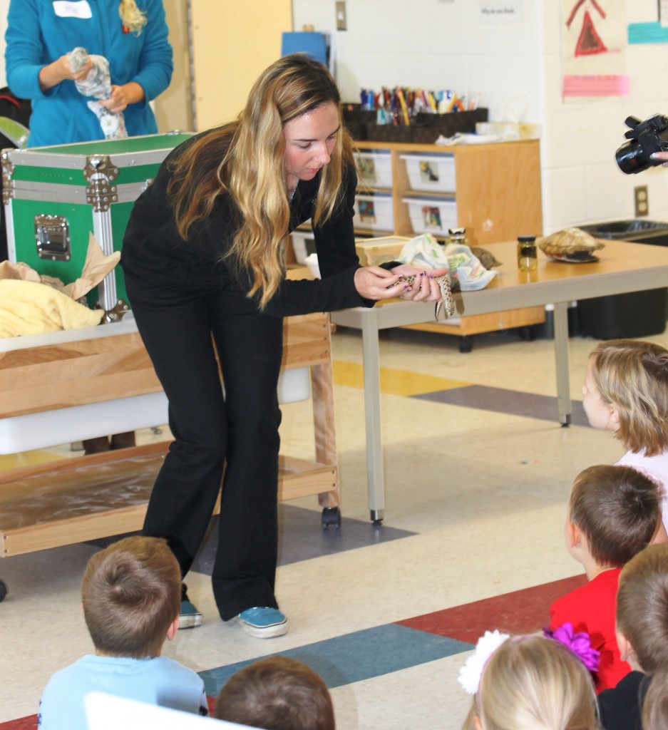 Elizabeth gives the students a close-up look at the Hognose snake.